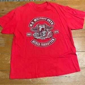 Men's Red 'U.S. Military Vets' Graphic T-Shirt - Never Forgotten
